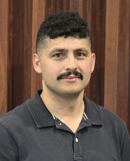 Mo